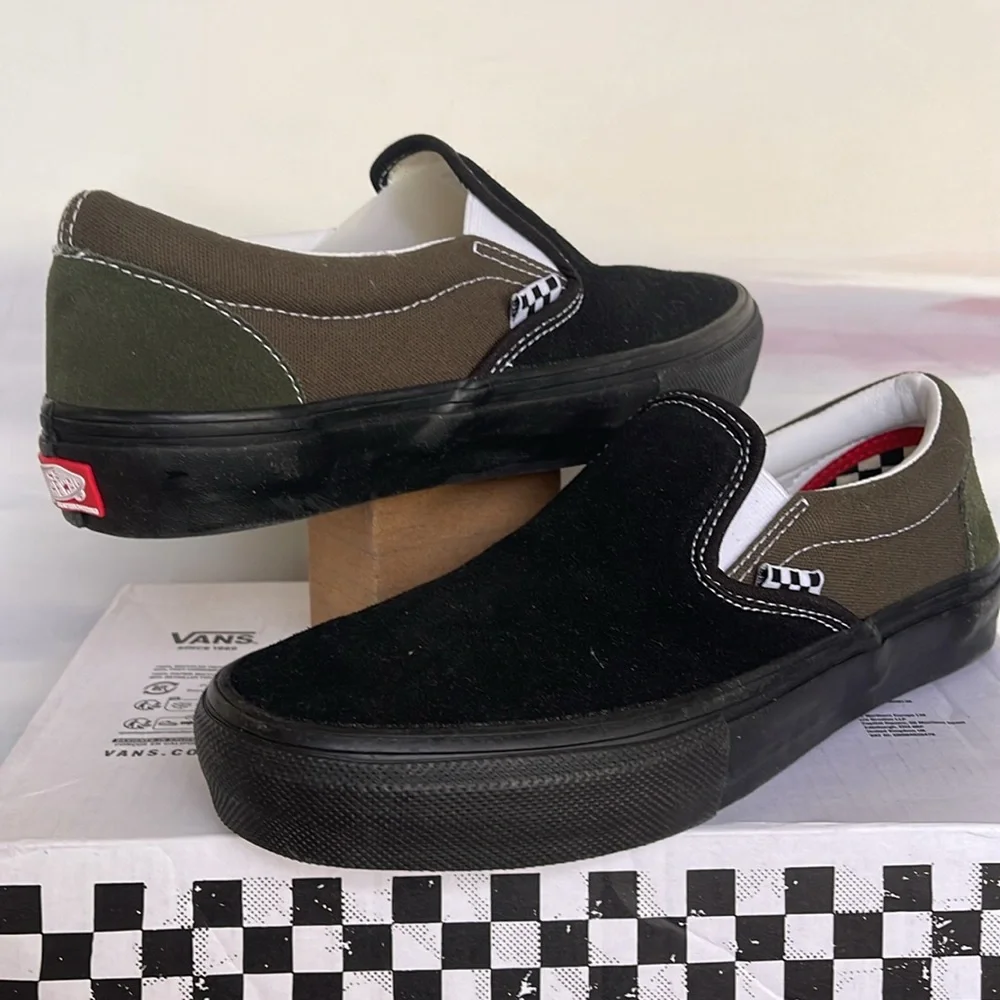 Vans Men’s Skate Slip-On Black/Grape Leaf
VN0A5FCAKE9
Sneakers - Picture 1 of 16